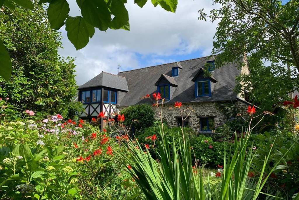 Maison En Pierre Dans Son Nid De Verdure Roz-Landrieux Eksteriør billede