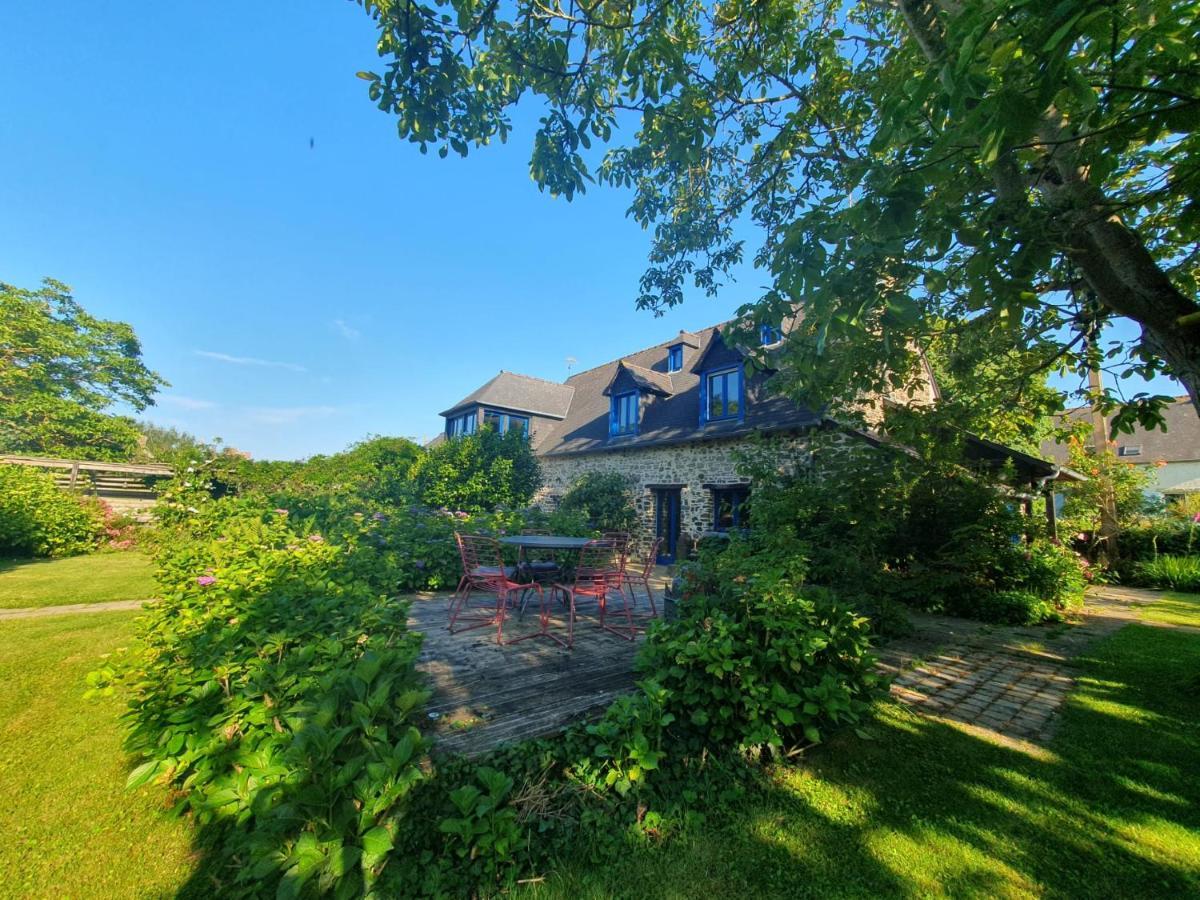 Maison En Pierre Dans Son Nid De Verdure Roz-Landrieux Eksteriør billede