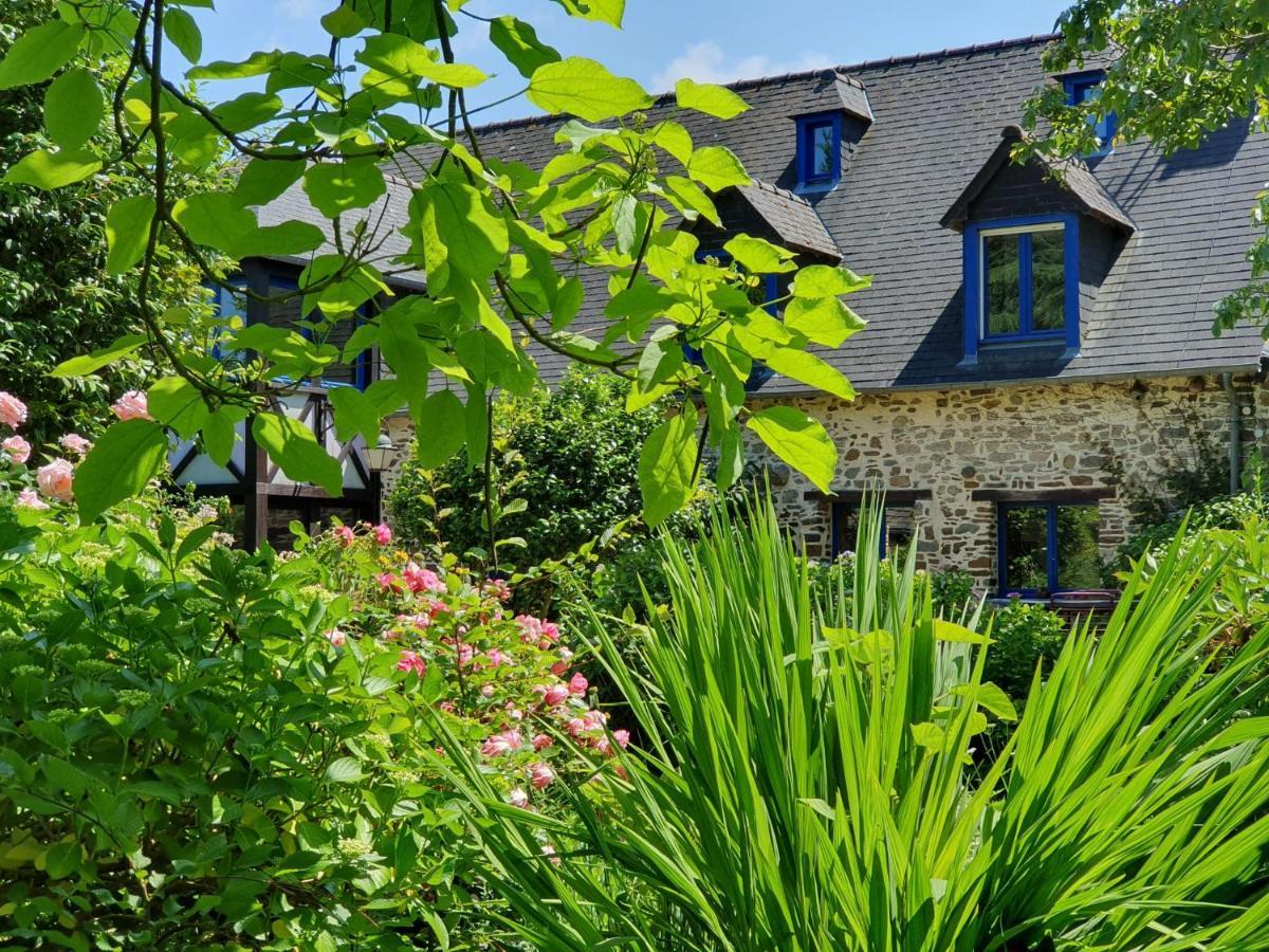 Maison En Pierre Dans Son Nid De Verdure Roz-Landrieux Eksteriør billede