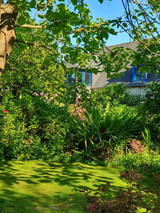 Maison En Pierre Dans Son Nid De Verdure Roz-Landrieux Eksteriør billede
